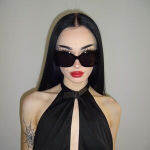 Elegant Black Oversized Sunglasses